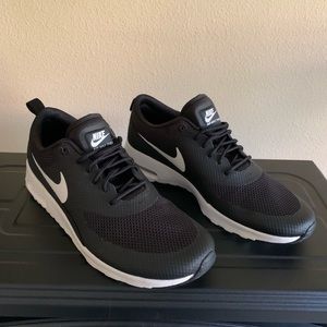 Nike Woman’s Air Max Thea